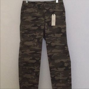Sanctuary Camo Cargo Pants Sz 25 NWT